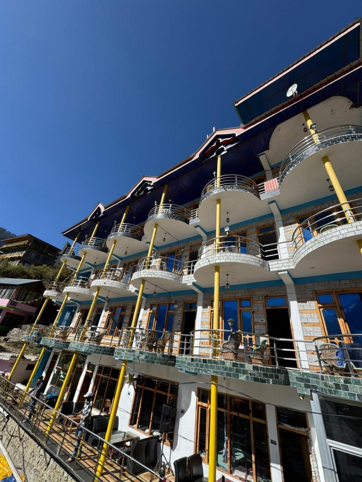 Hotel 19 Tosh Luaran gambar