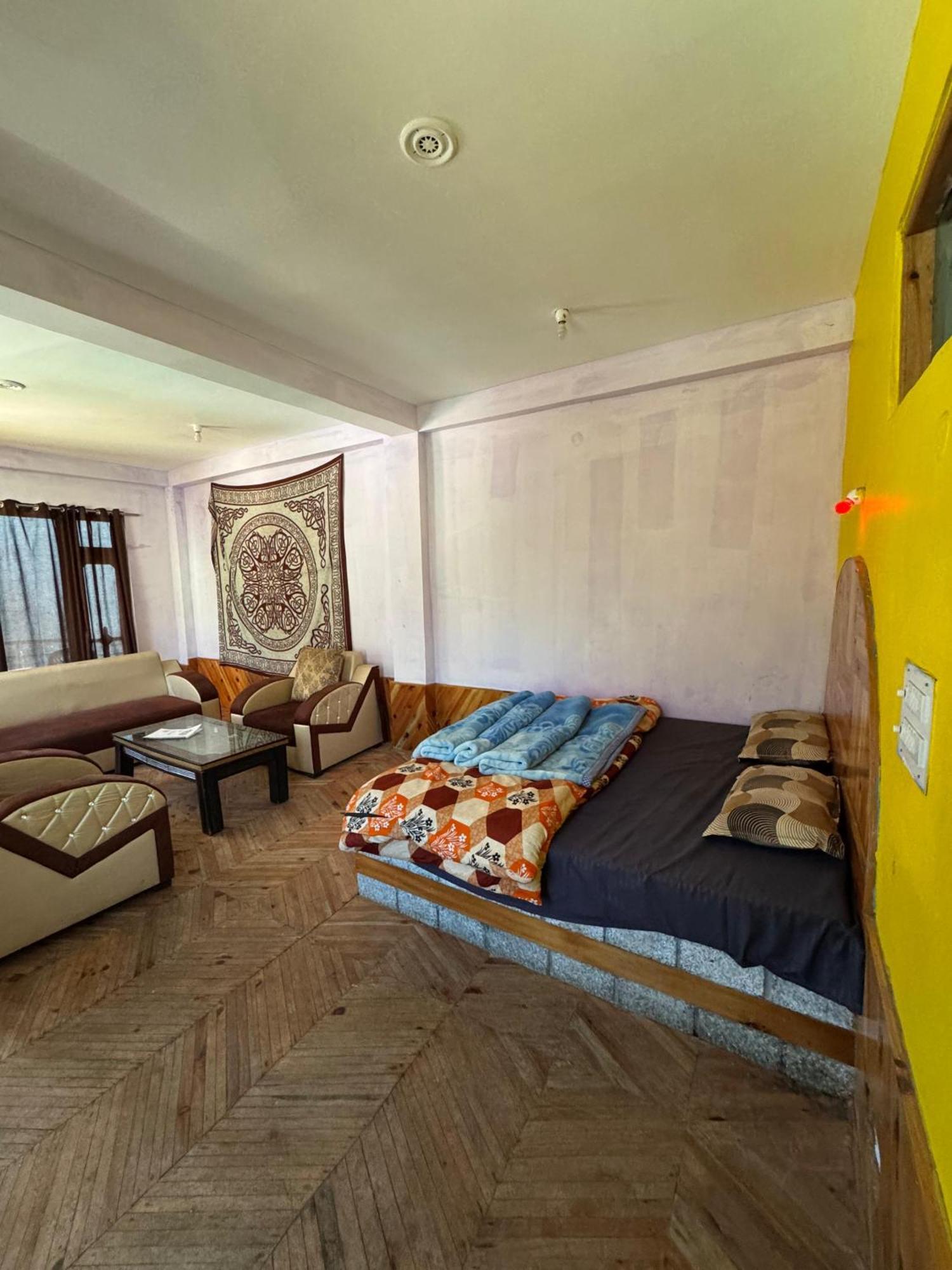Hotel 19 Tosh Luaran gambar