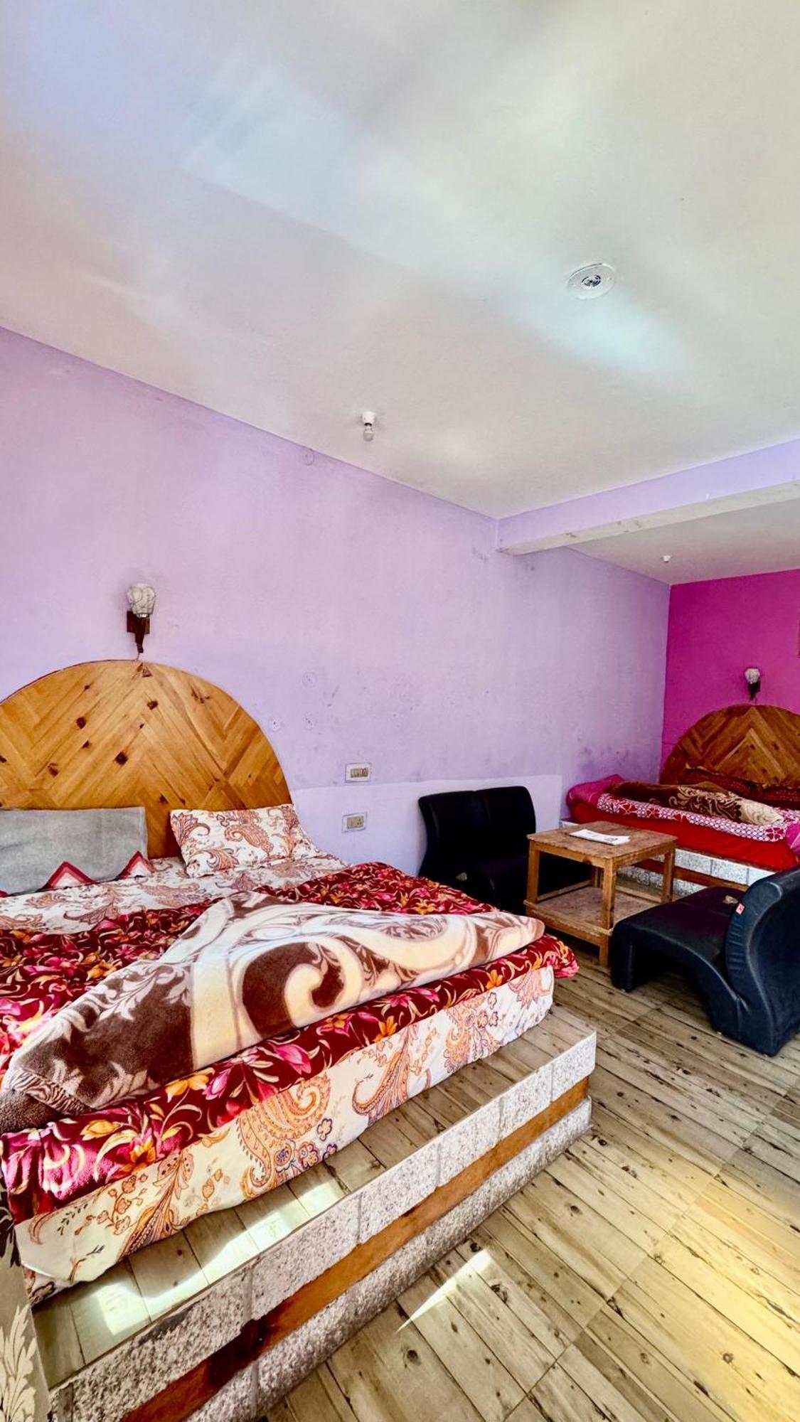 Hotel 19 Tosh Luaran gambar