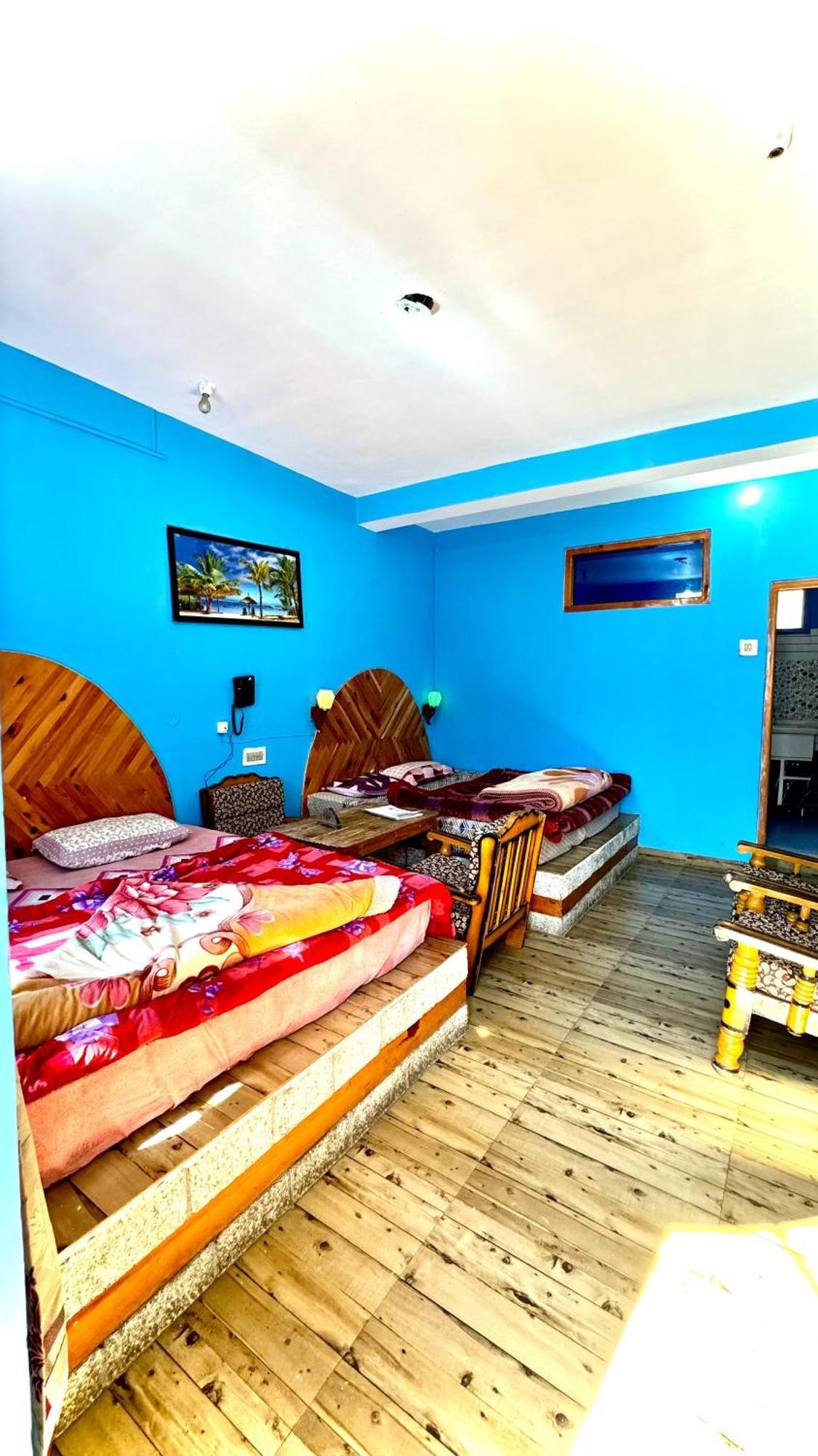 Hotel 19 Tosh Luaran gambar