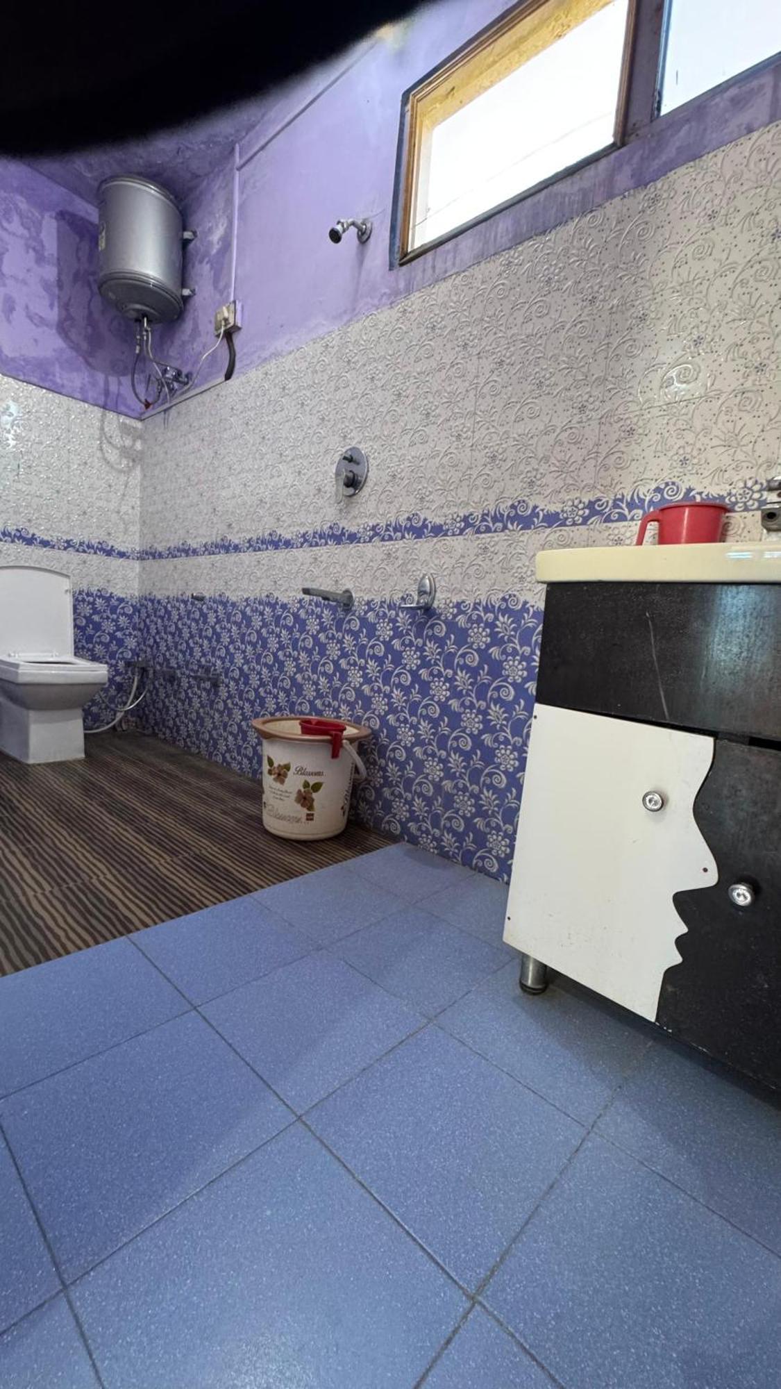 Hotel 19 Tosh Luaran gambar