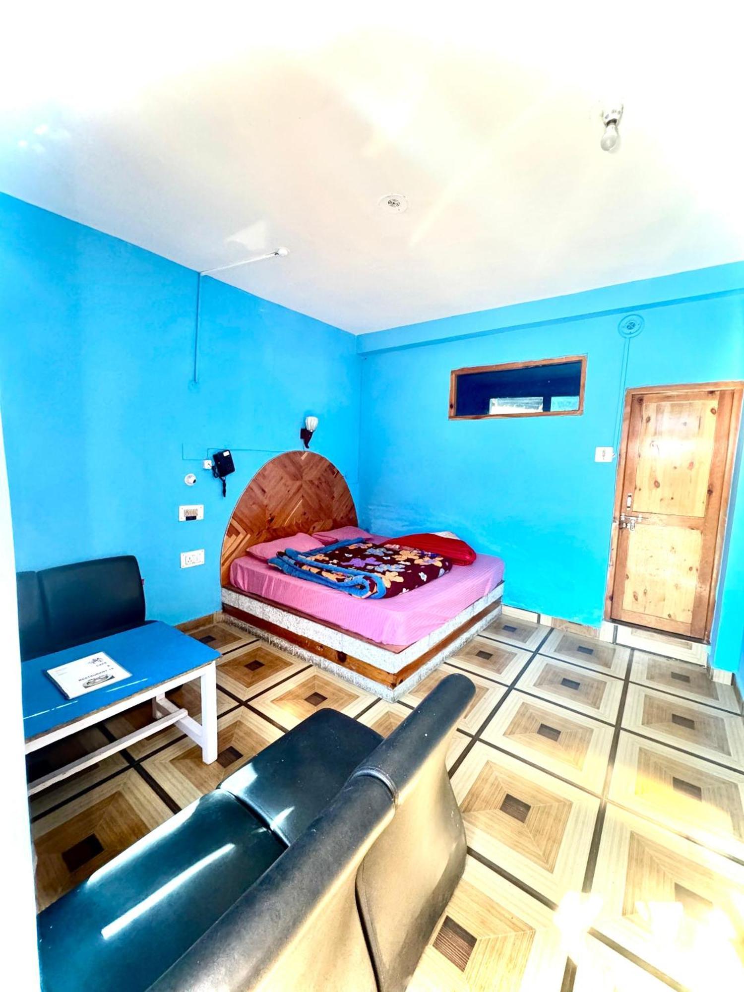 Hotel 19 Tosh Luaran gambar
