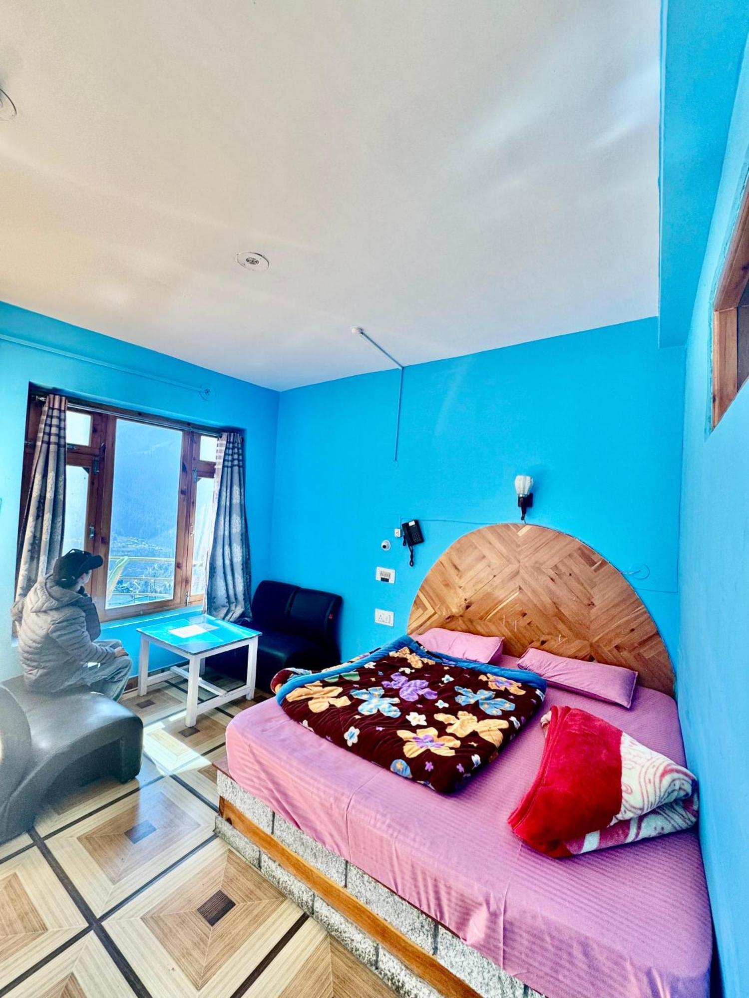 Hotel 19 Tosh Luaran gambar