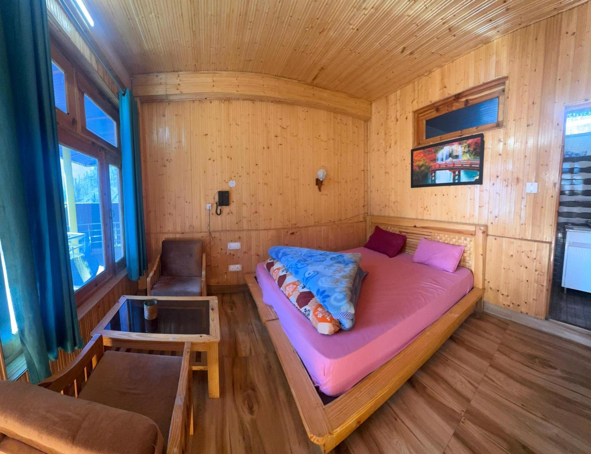 Hotel 19 Tosh Luaran gambar