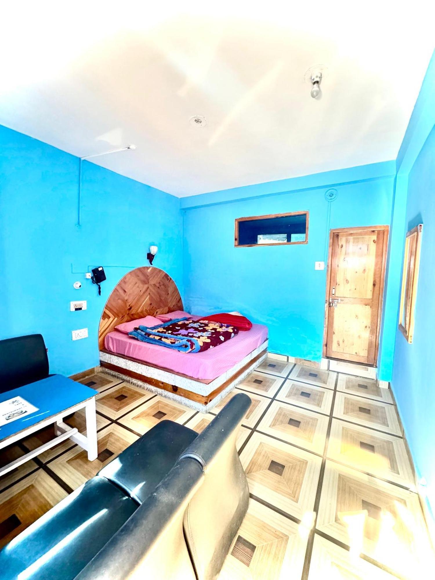 Hotel 19 Tosh Luaran gambar