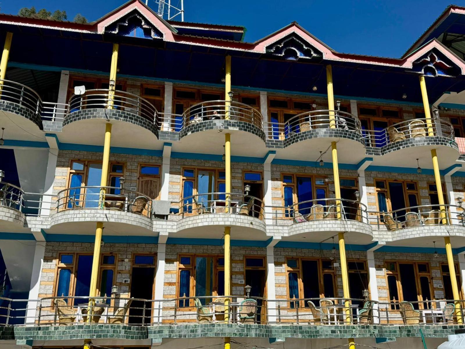 Hotel 19 Tosh Luaran gambar